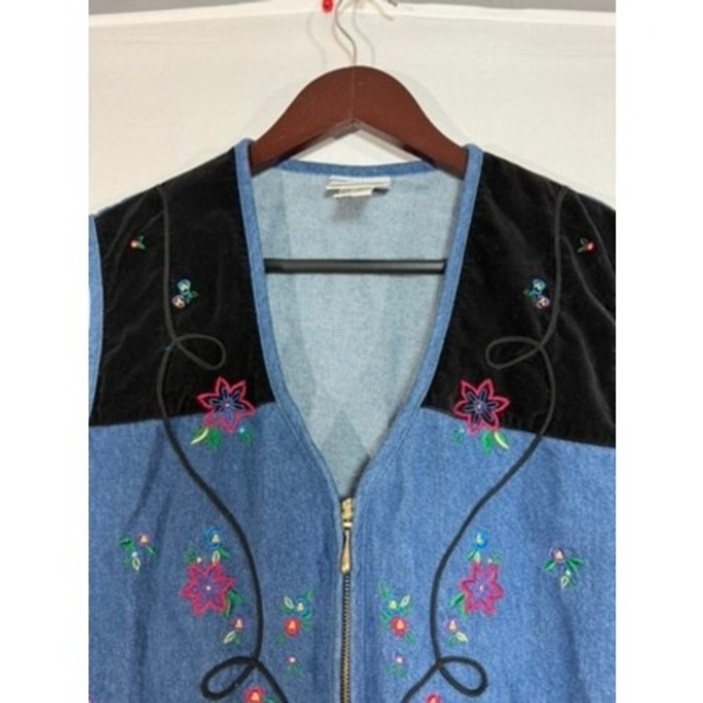 Womens Medium 90s Denim Vest Floral Embroidery Black Velvet‎ Trim Zip Front - Picture 2 of 7